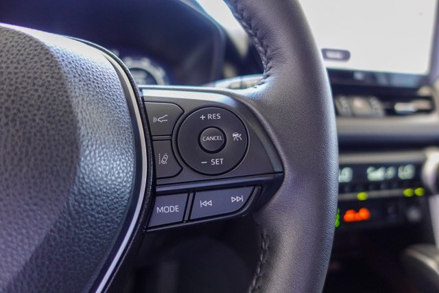 Vehicle image 22 of 27