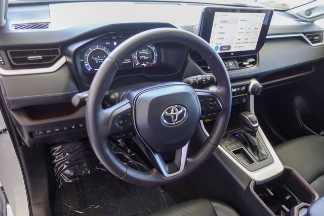 Vehicle image 10 of 27