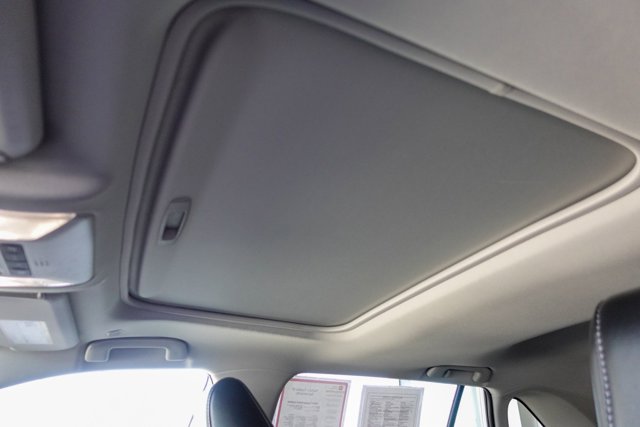 Vehicle image 25 of 27