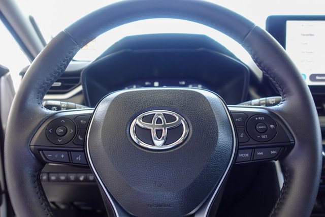Vehicle image 12 of 27