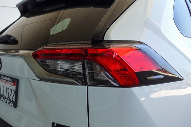 Vehicle image 23 of 27