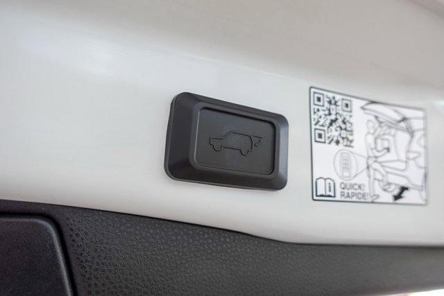 Vehicle image 21 of 27