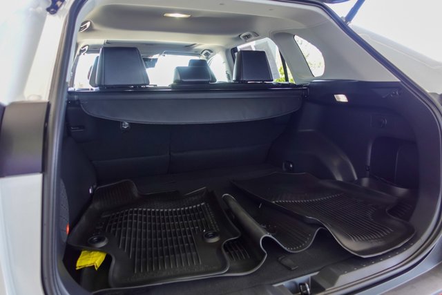Vehicle image 7 of 27