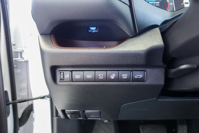 Vehicle image 20 of 27