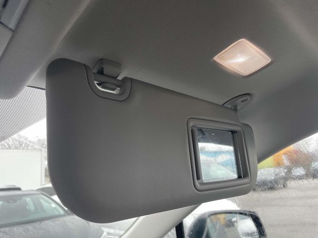Vehicle image 27 of 33