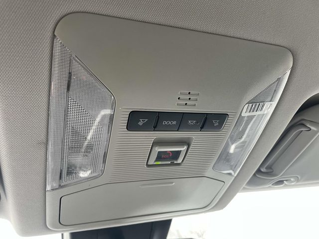 Vehicle image 26 of 33