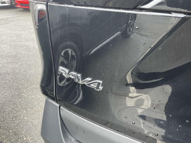 Vehicle image 9 of 33