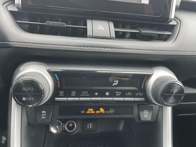 Vehicle image 24 of 33