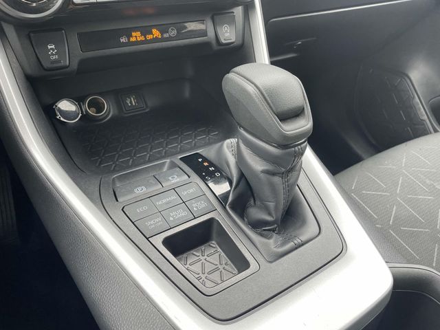 Vehicle image 25 of 33