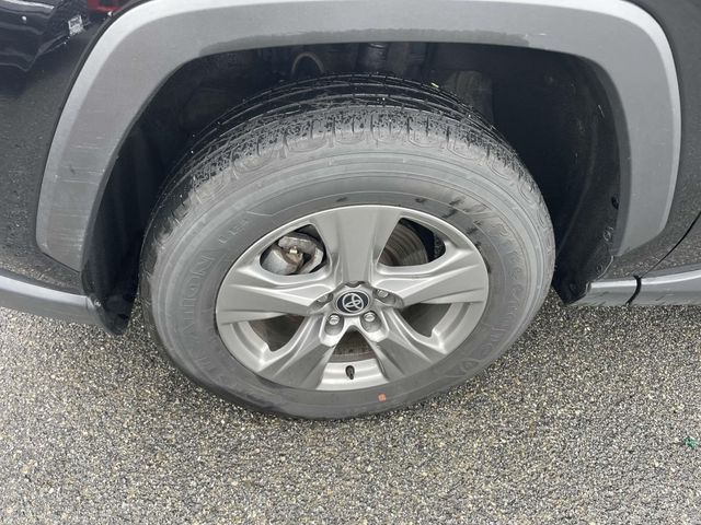 Vehicle image 12 of 33