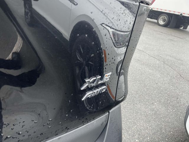 Vehicle image 10 of 33