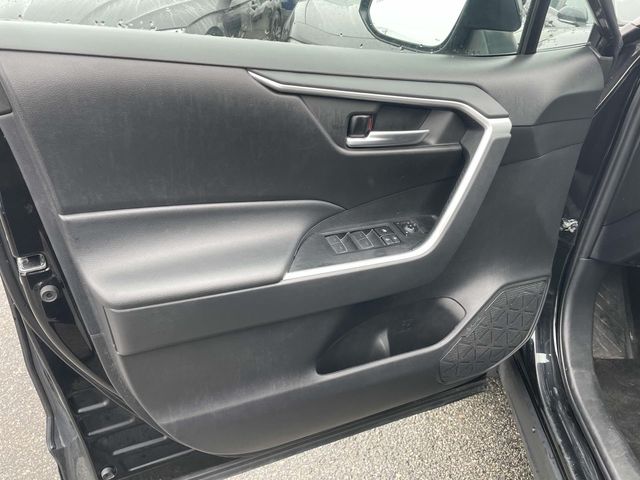 Vehicle image 17 of 33