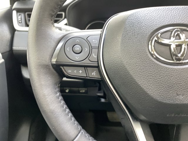 Vehicle image 14 of 32