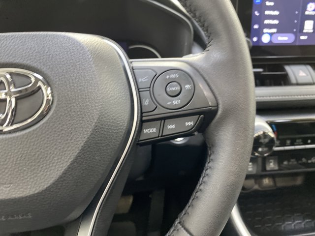 Vehicle image 15 of 32