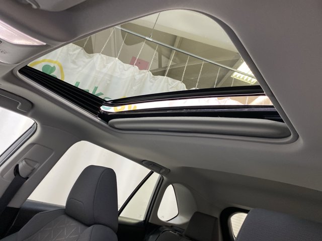 Vehicle image 20 of 32