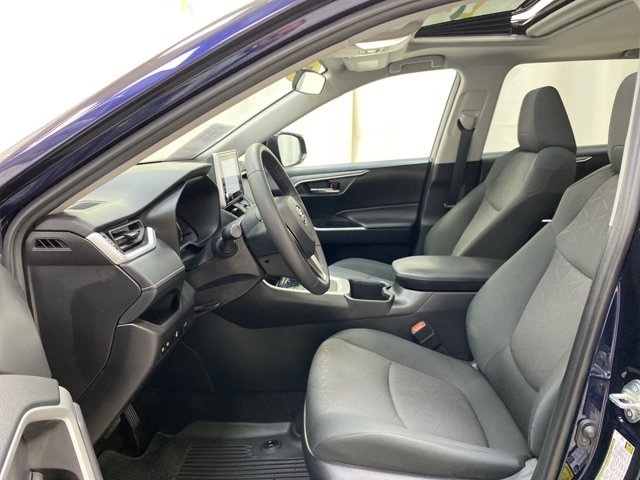 Vehicle image 9 of 32