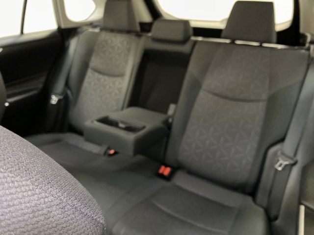 Vehicle image 10 of 32