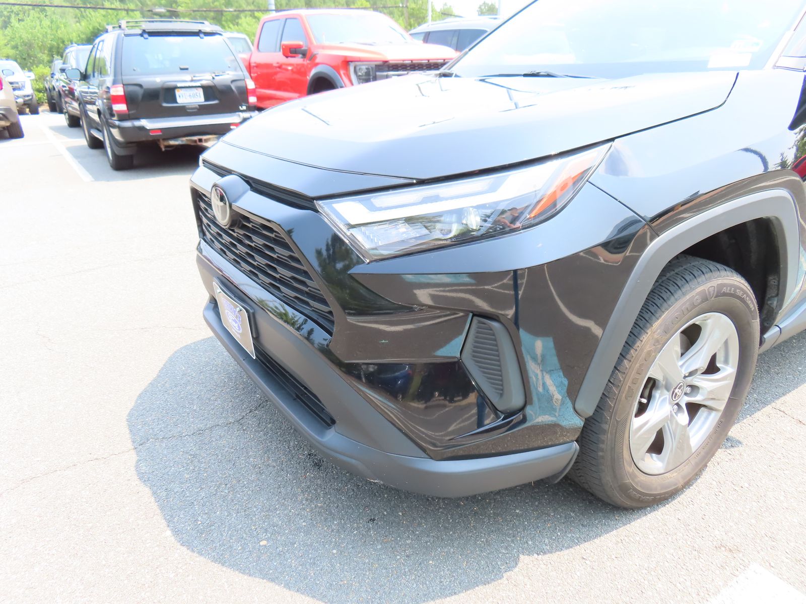 2024 Toyota RAV4 XLE Image 2 of 32