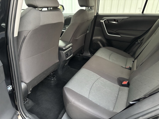 Vehicle image 29 of 37