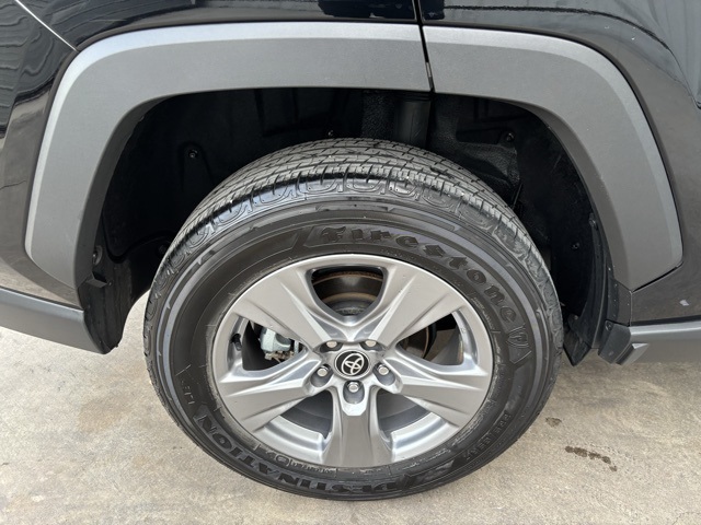 Vehicle image 11 of 37
