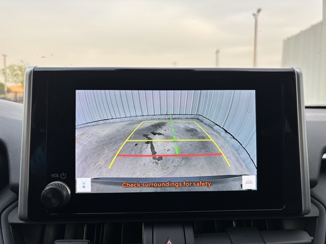 Vehicle image 25 of 37