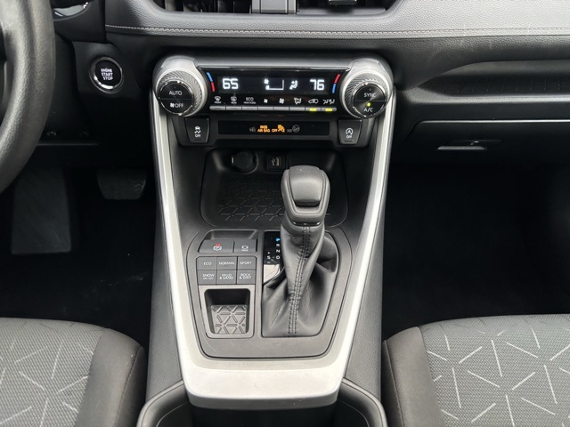 Vehicle image 26 of 37