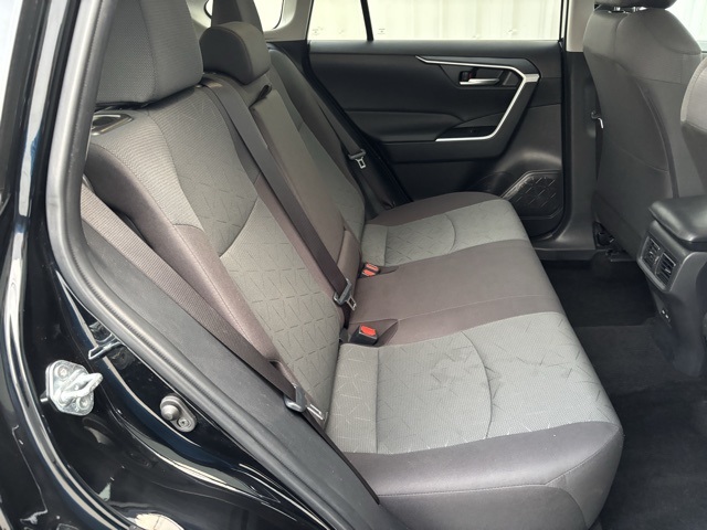 Vehicle image 34 of 37