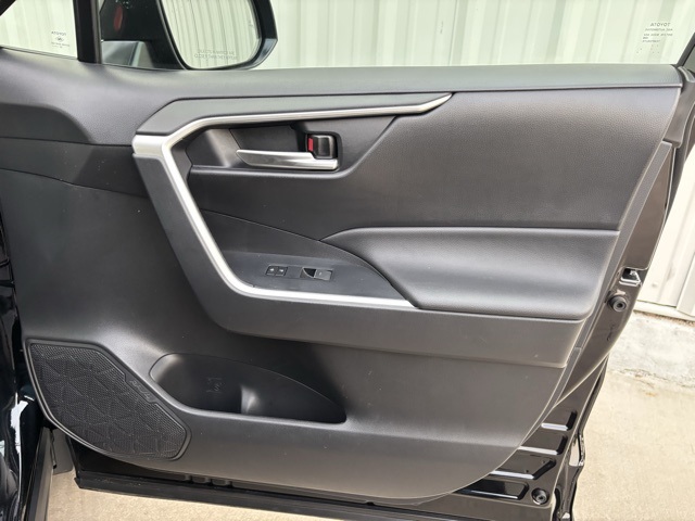 Vehicle image 35 of 37