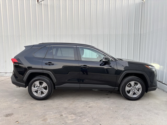 Vehicle image 7 of 37