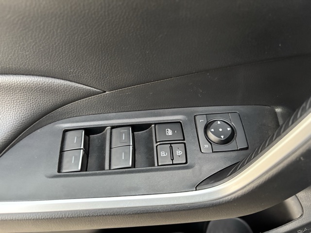 Vehicle image 14 of 37
