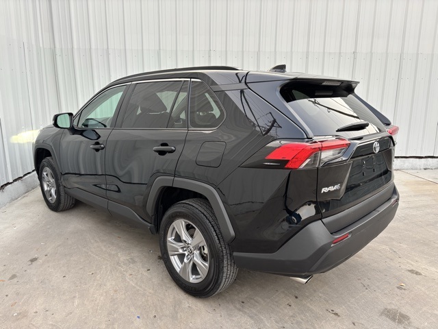 Vehicle image 8 of 37