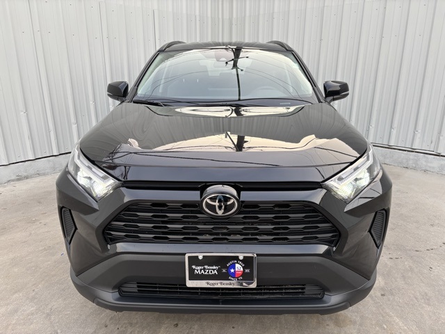 Vehicle image 4 of 37