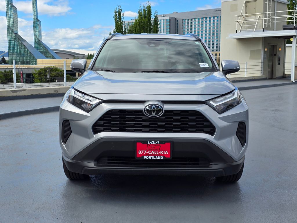 Vehicle image 2 of 31