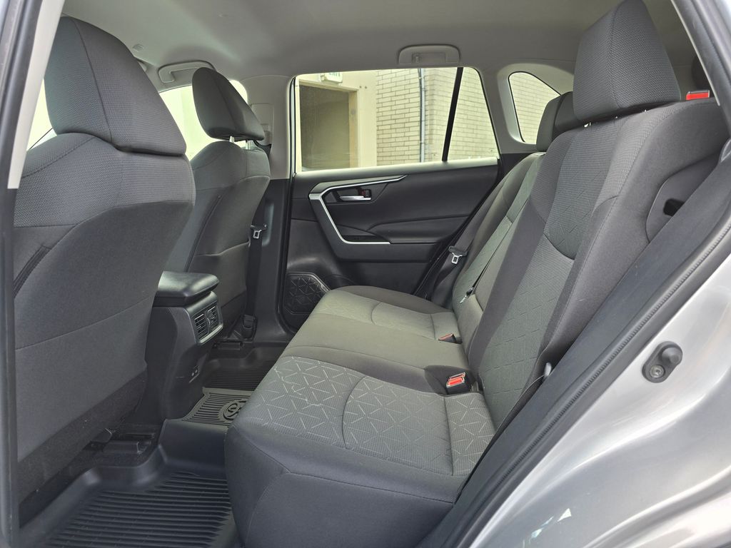 Vehicle image 17 of 31