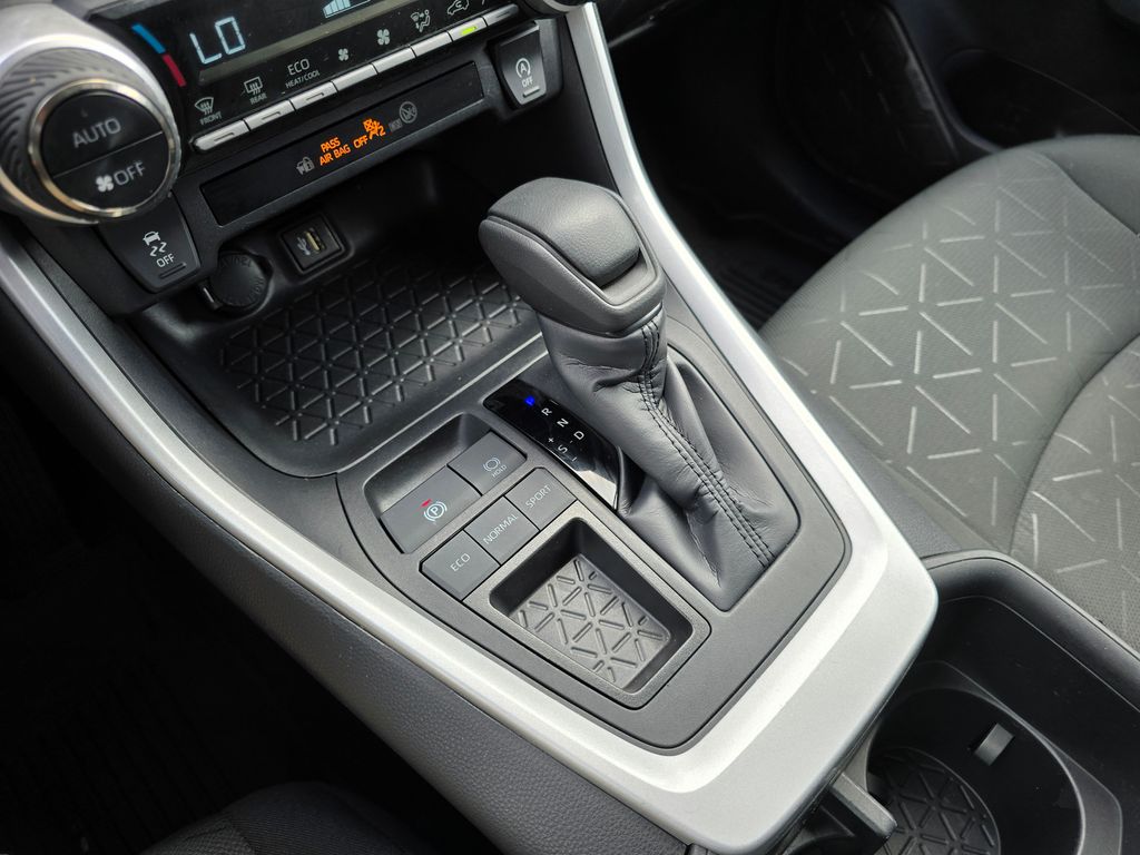 Vehicle image 27 of 31