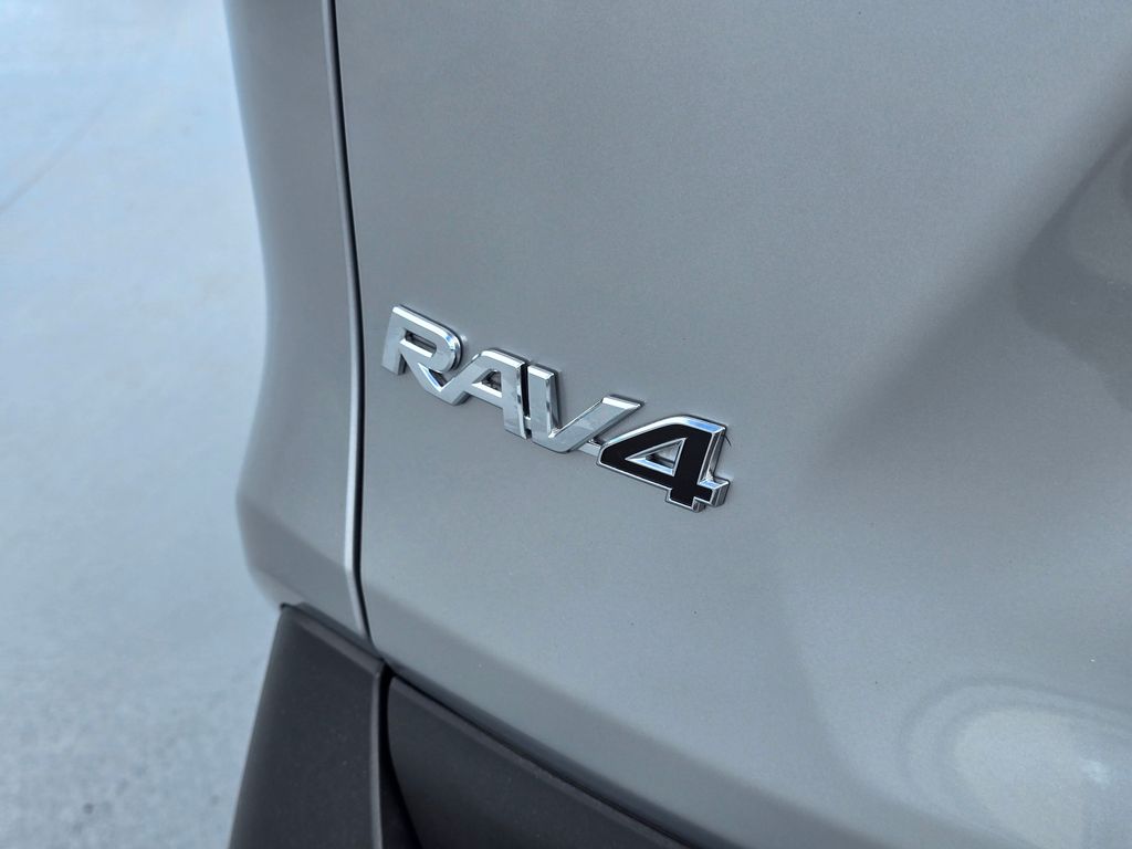 Vehicle image 29 of 31