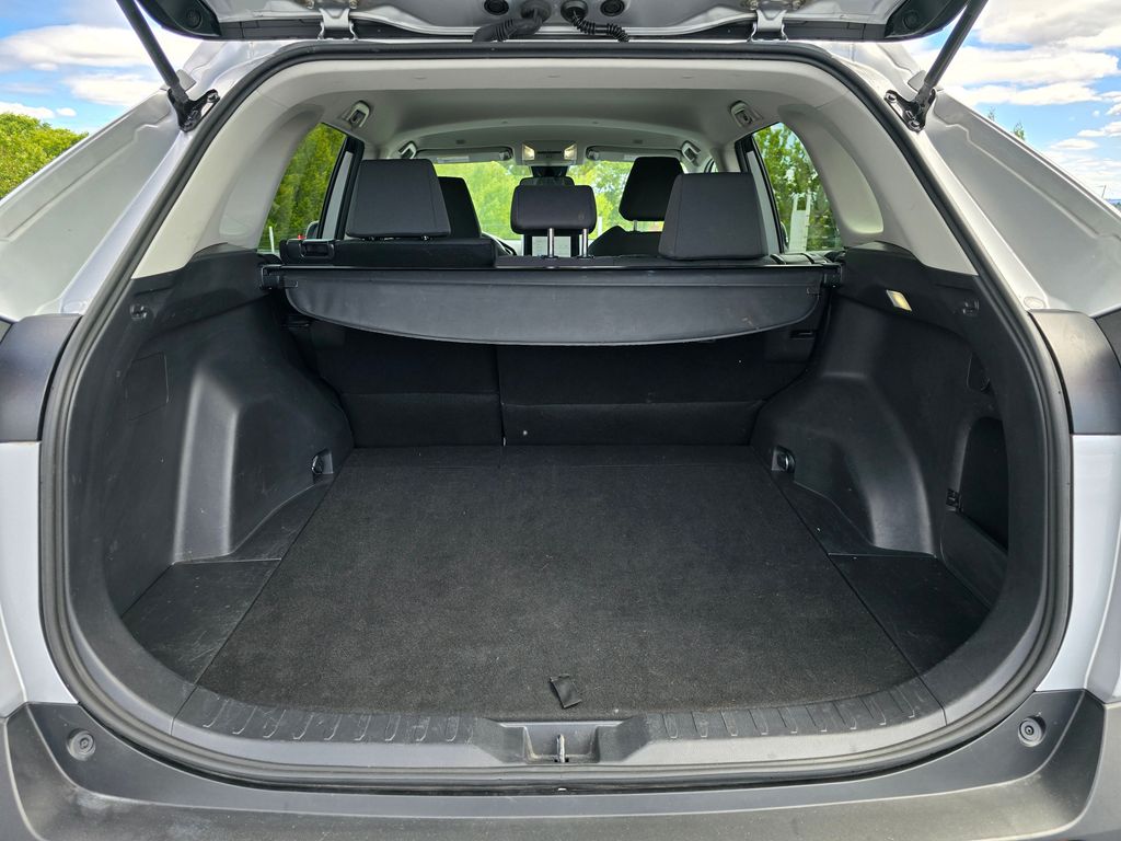Vehicle image 10 of 31