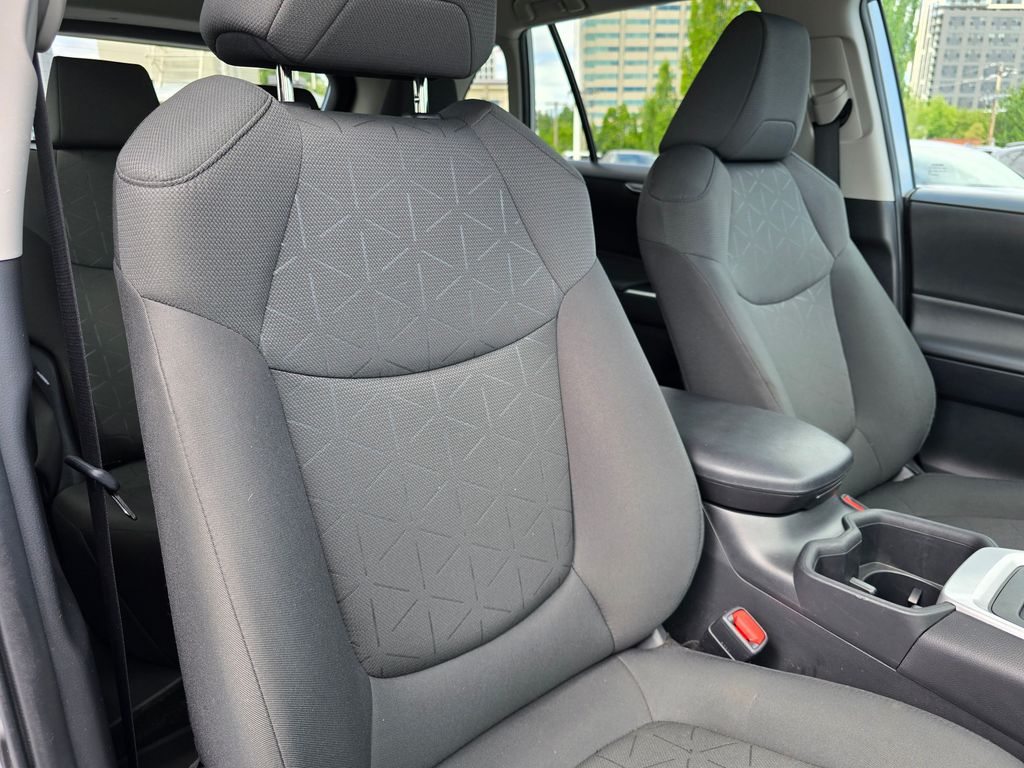 Vehicle image 12 of 31