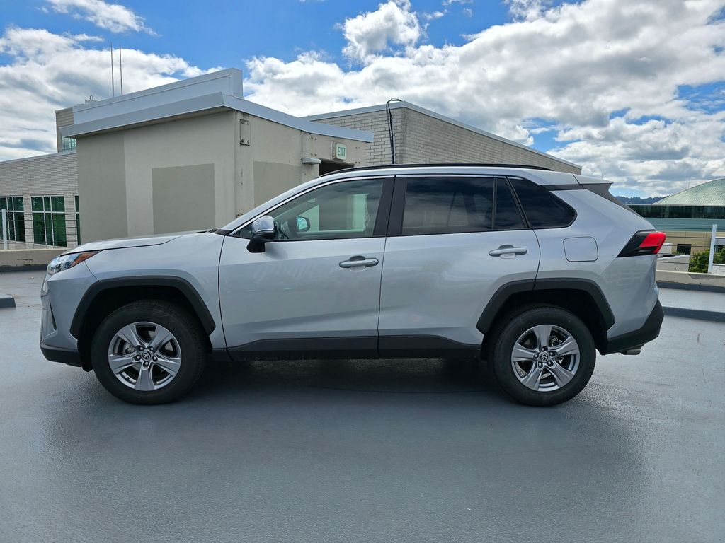 Vehicle image 8 of 31