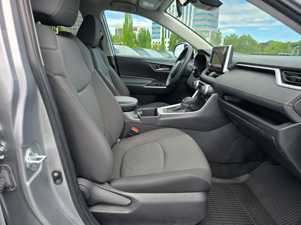 Vehicle image 15 of 31