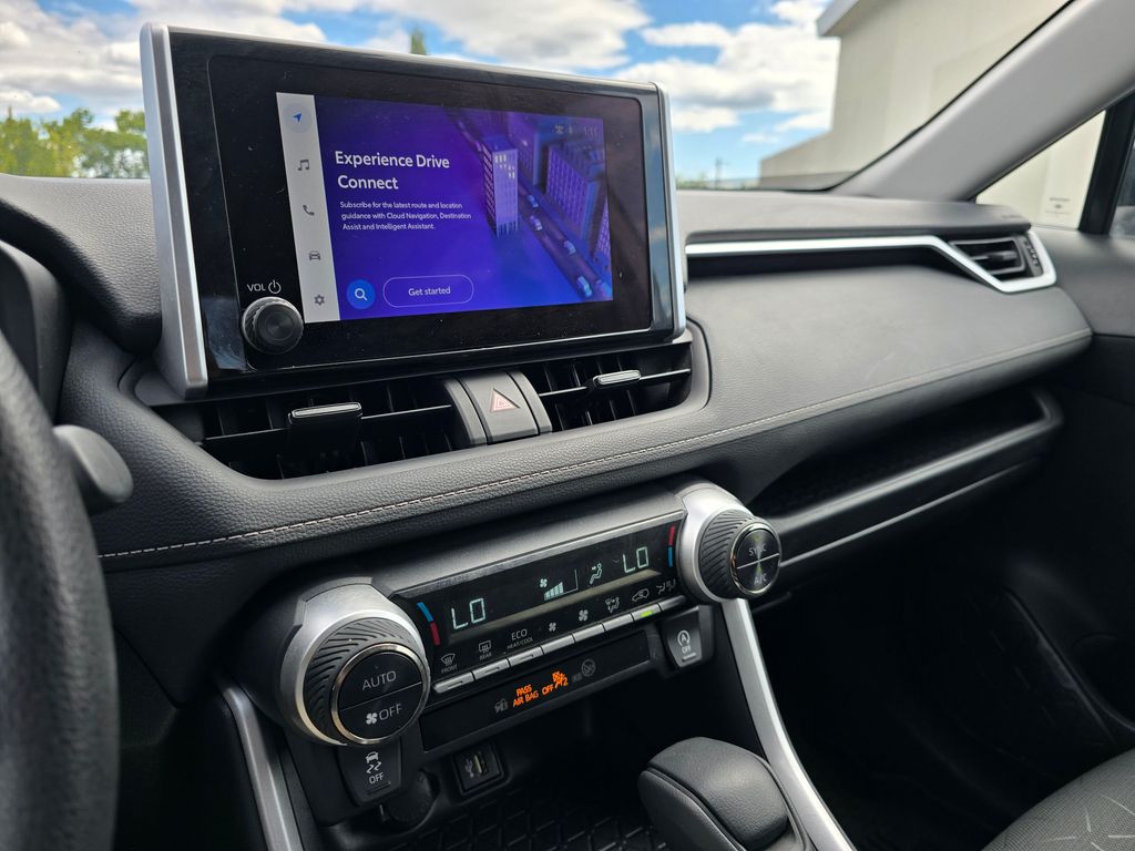 Vehicle image 26 of 31