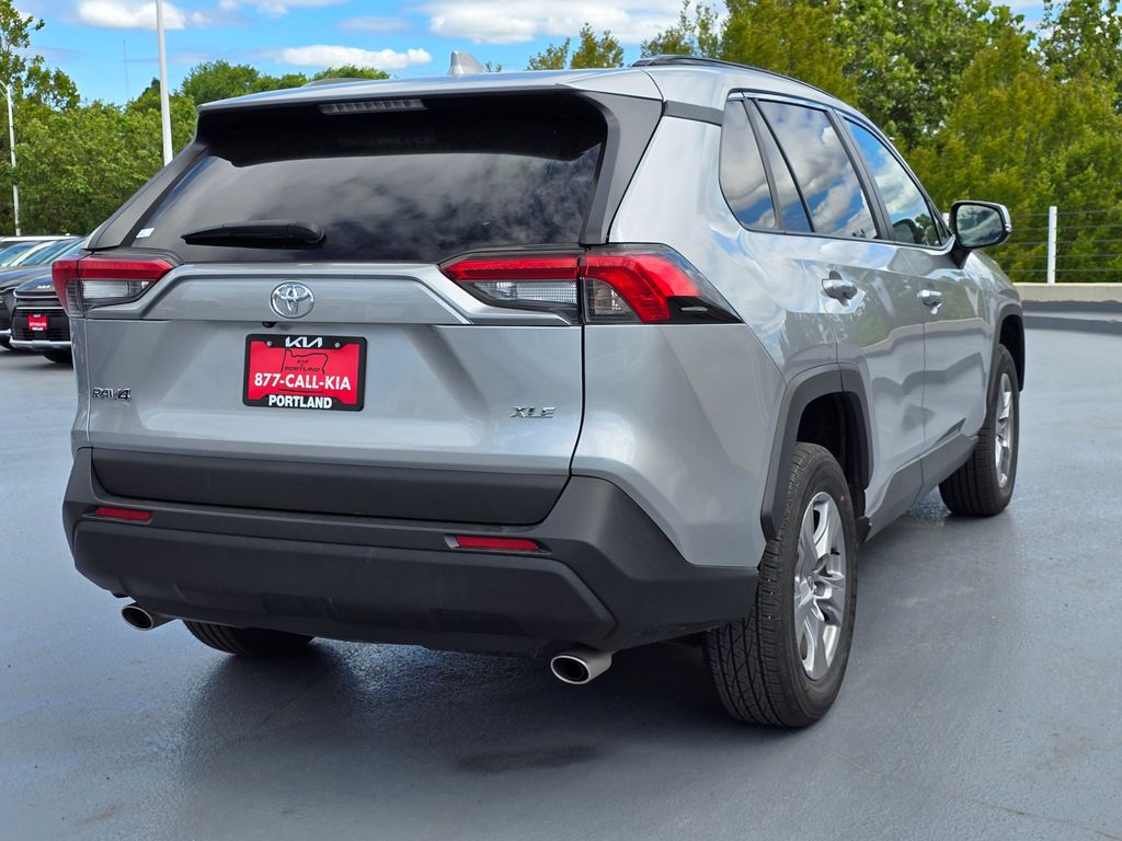 Vehicle image 5 of 31