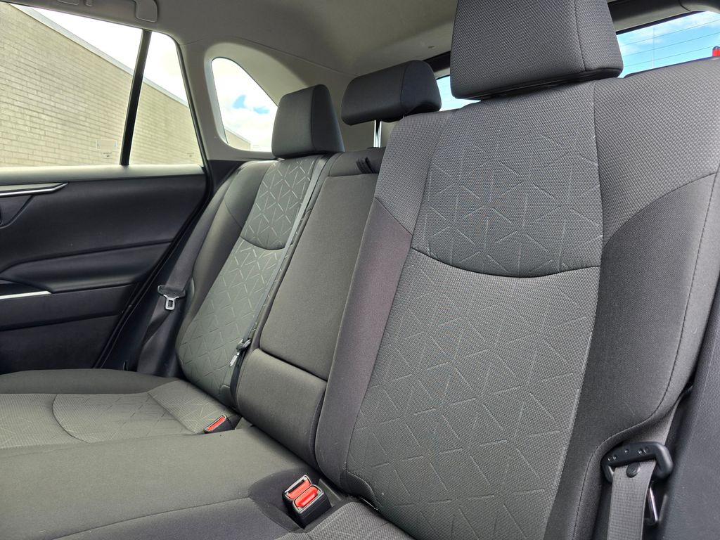 Vehicle image 13 of 31