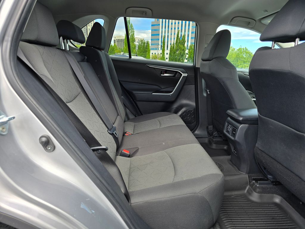 Vehicle image 16 of 31