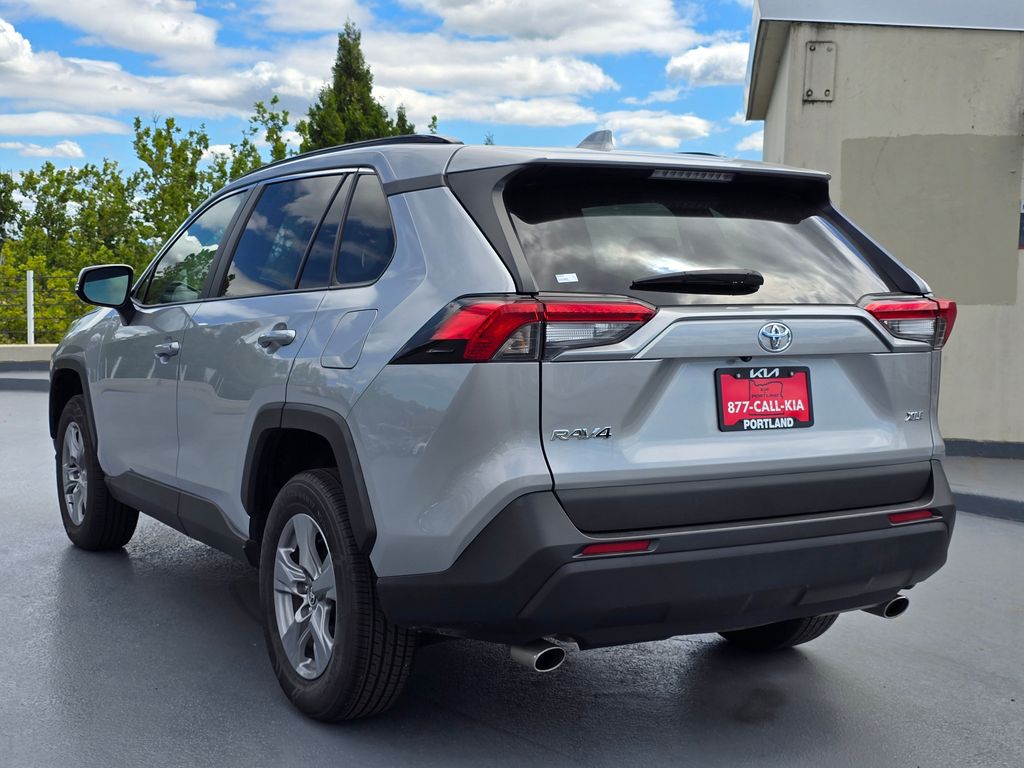 Vehicle image 7 of 31