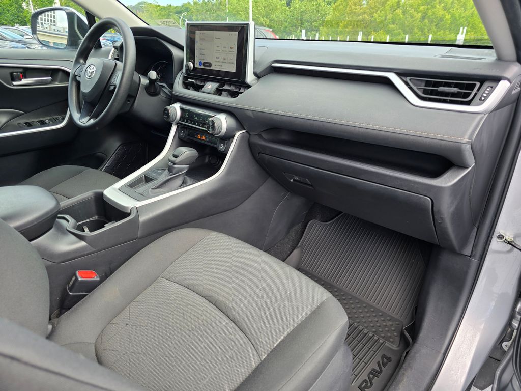 Vehicle image 22 of 31