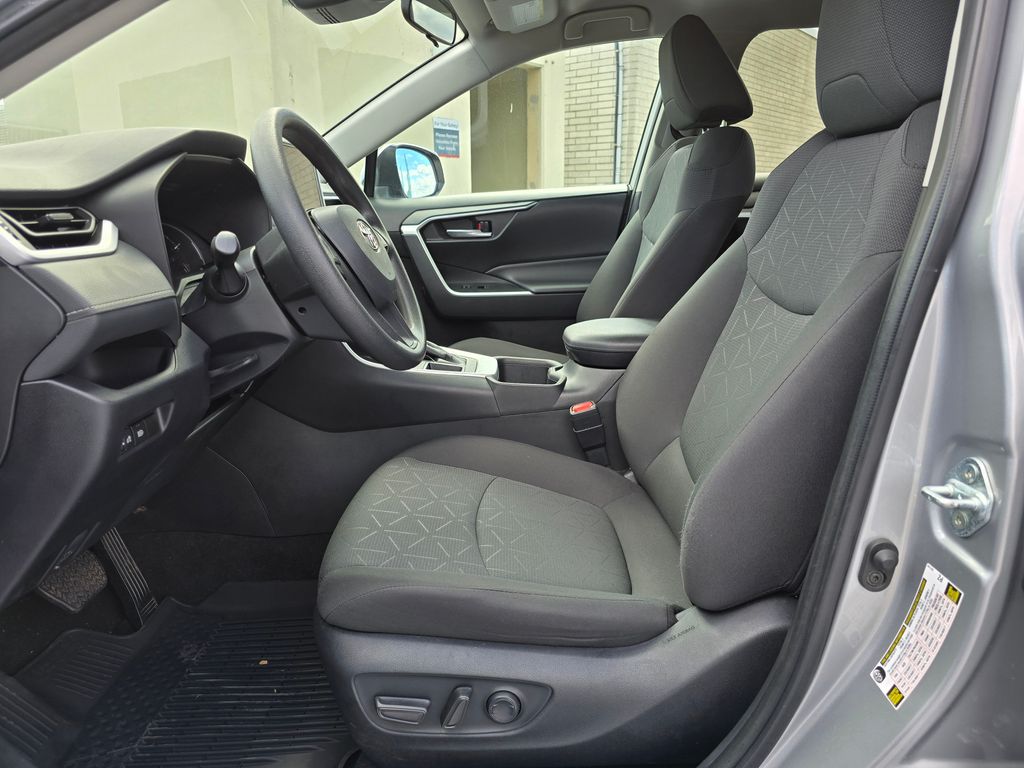 Vehicle image 14 of 31
