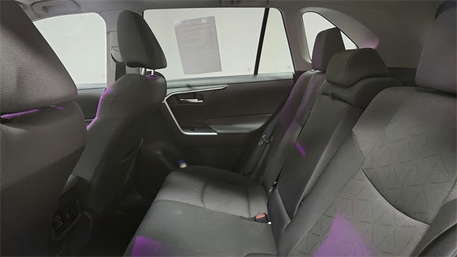 Vehicle image 21 of 27