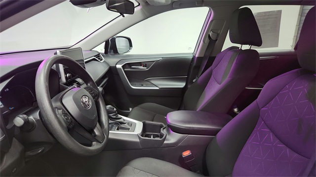 Vehicle image 11 of 27