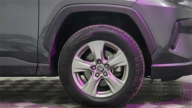 Vehicle image 25 of 27